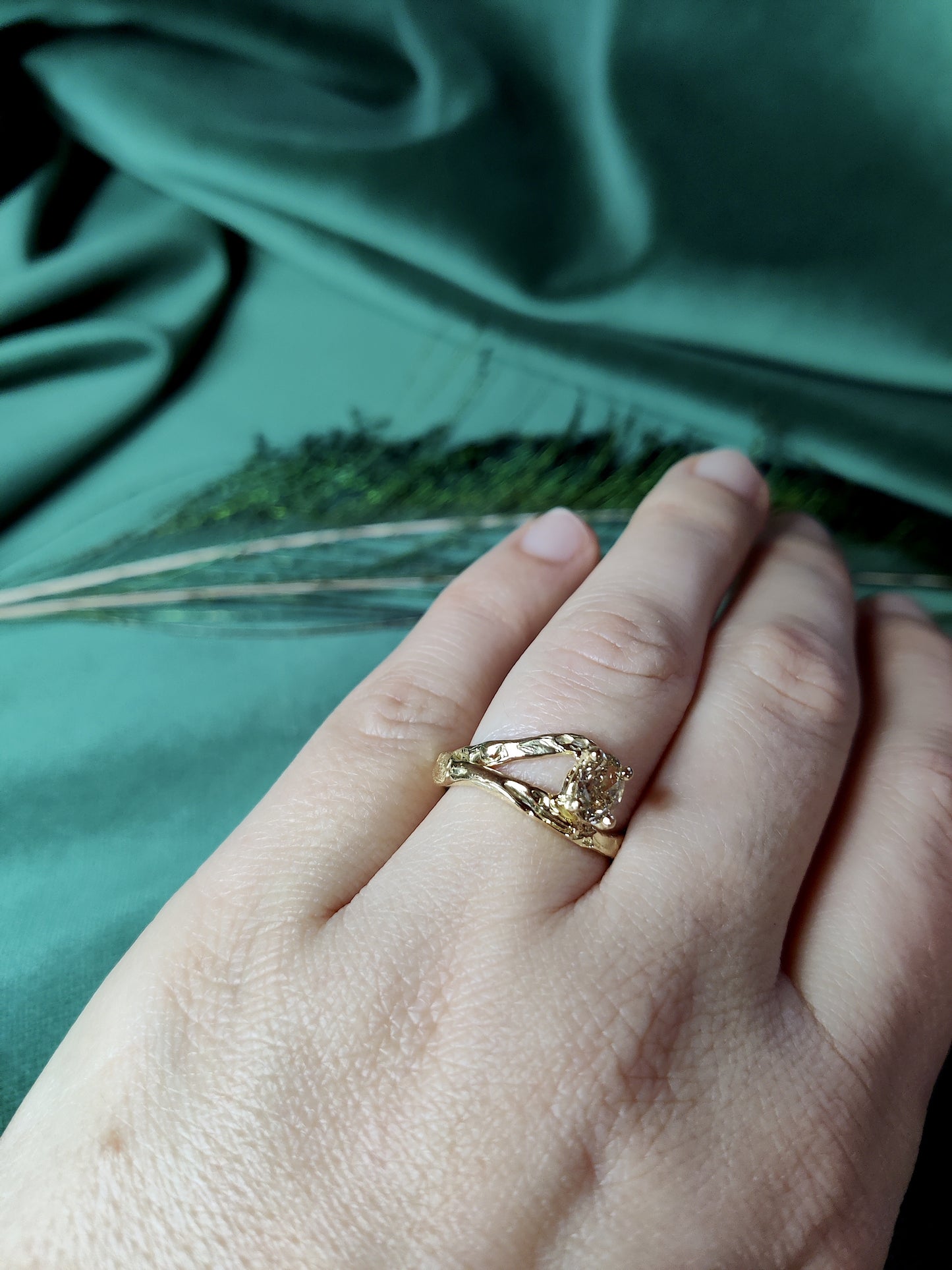 Verlovingsring in 18k geel goud met diamant: op maat gemaakt