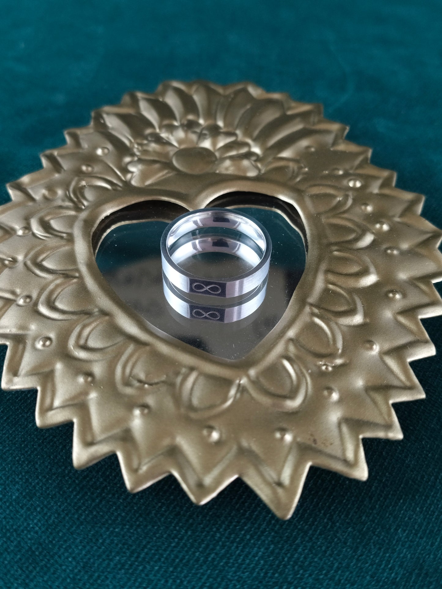 Trouwring in 18k wit goud met oneindigheidsteken: John