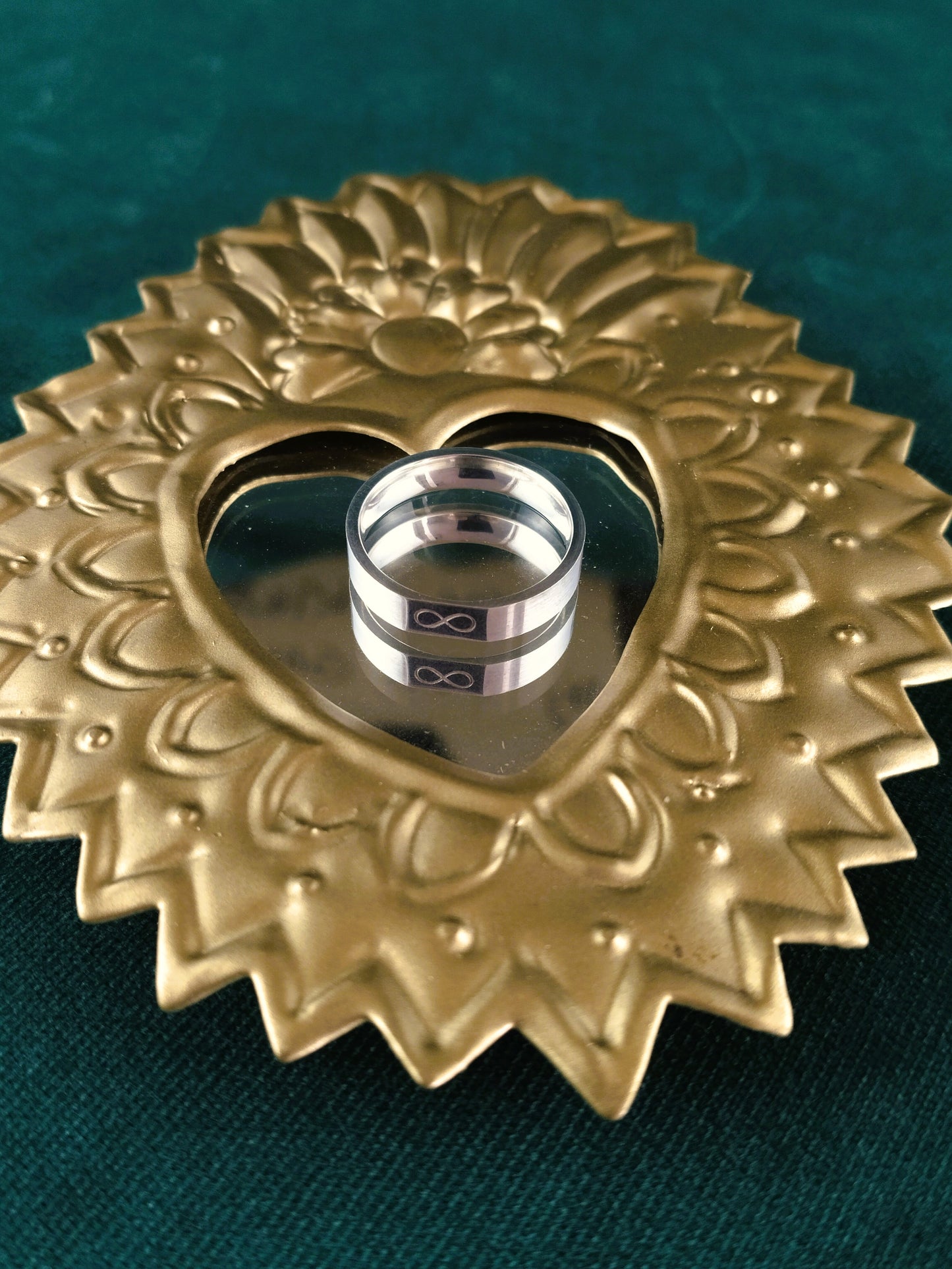 Trouwring in 18k wit goud met oneindigheidsteken: John