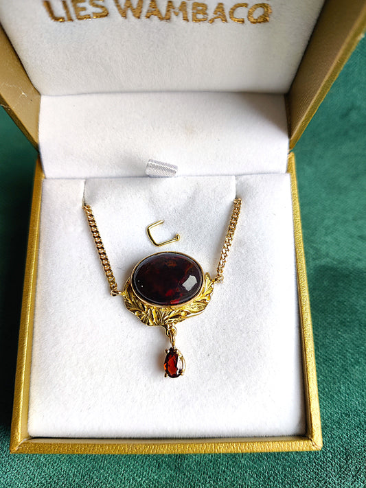 Ketting in 18K geel goud met opaal en granaat: Cecile