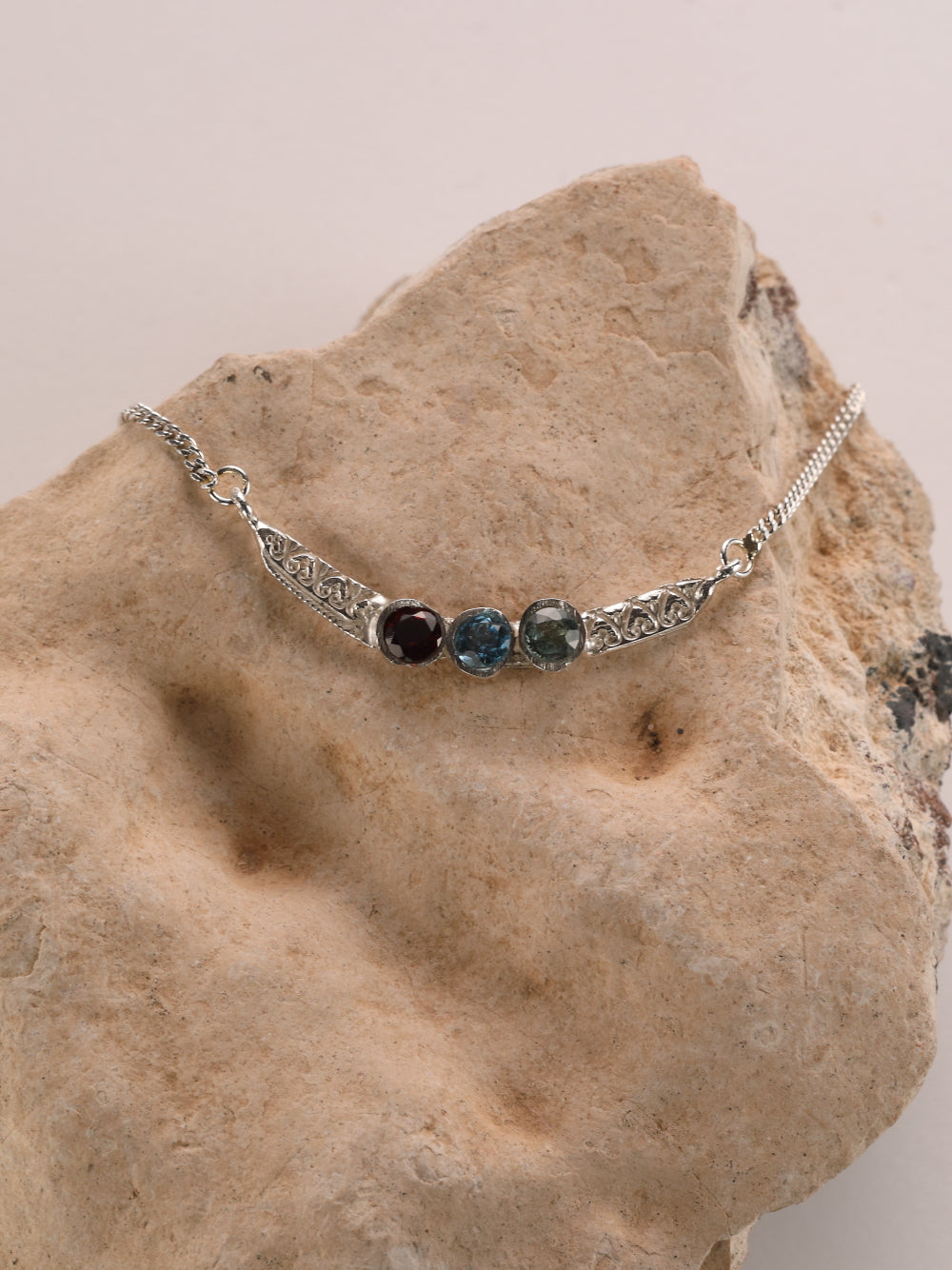 Ketting in zilver met mogelijkheid tot drie stenen: Hera