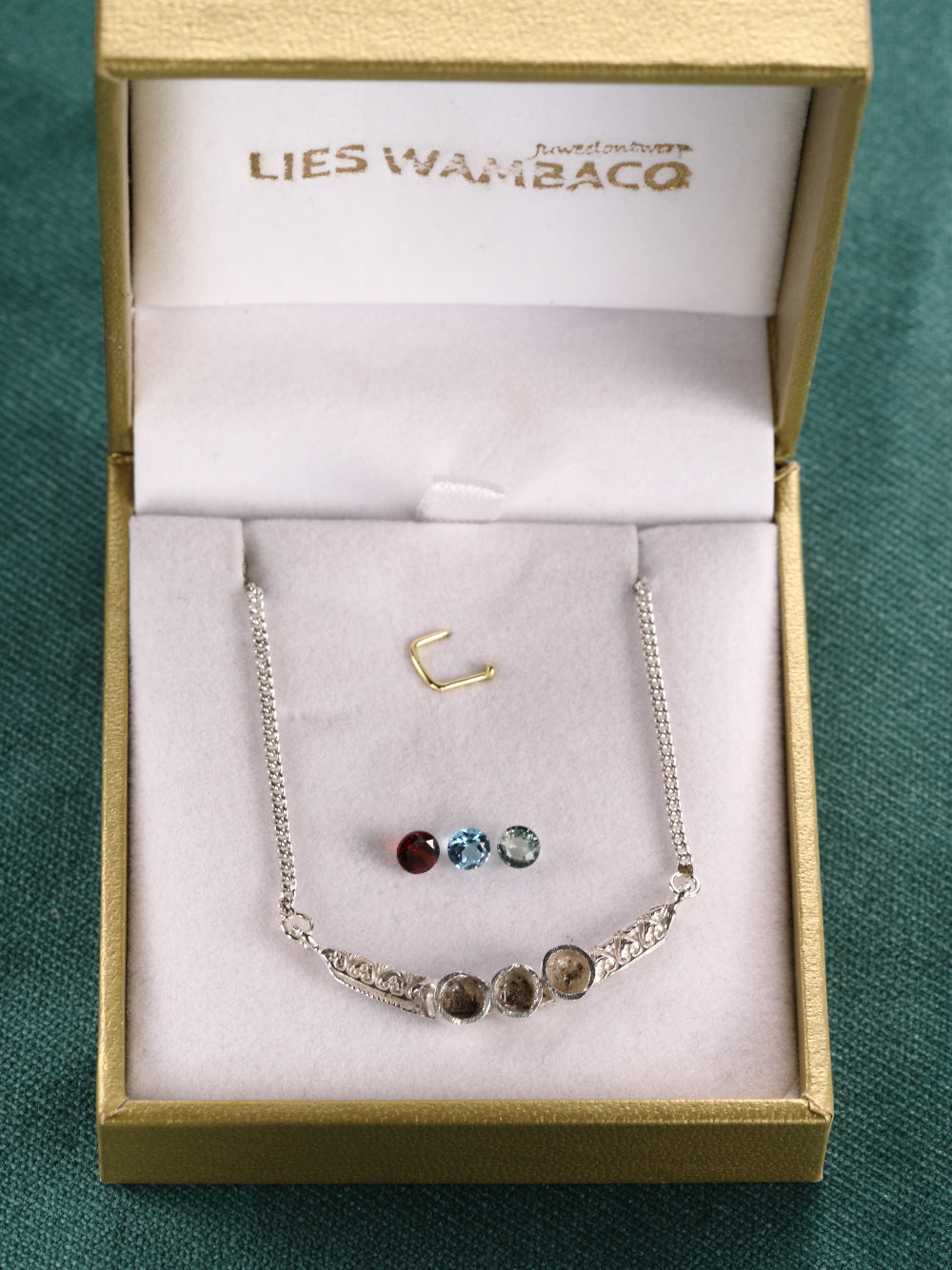 Ketting in zilver met mogelijkheid tot drie stenen: Hera
