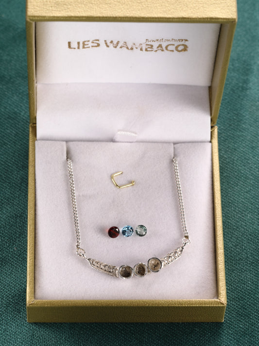Ketting in zilver met mogelijkheid tot drie stenen: Hera