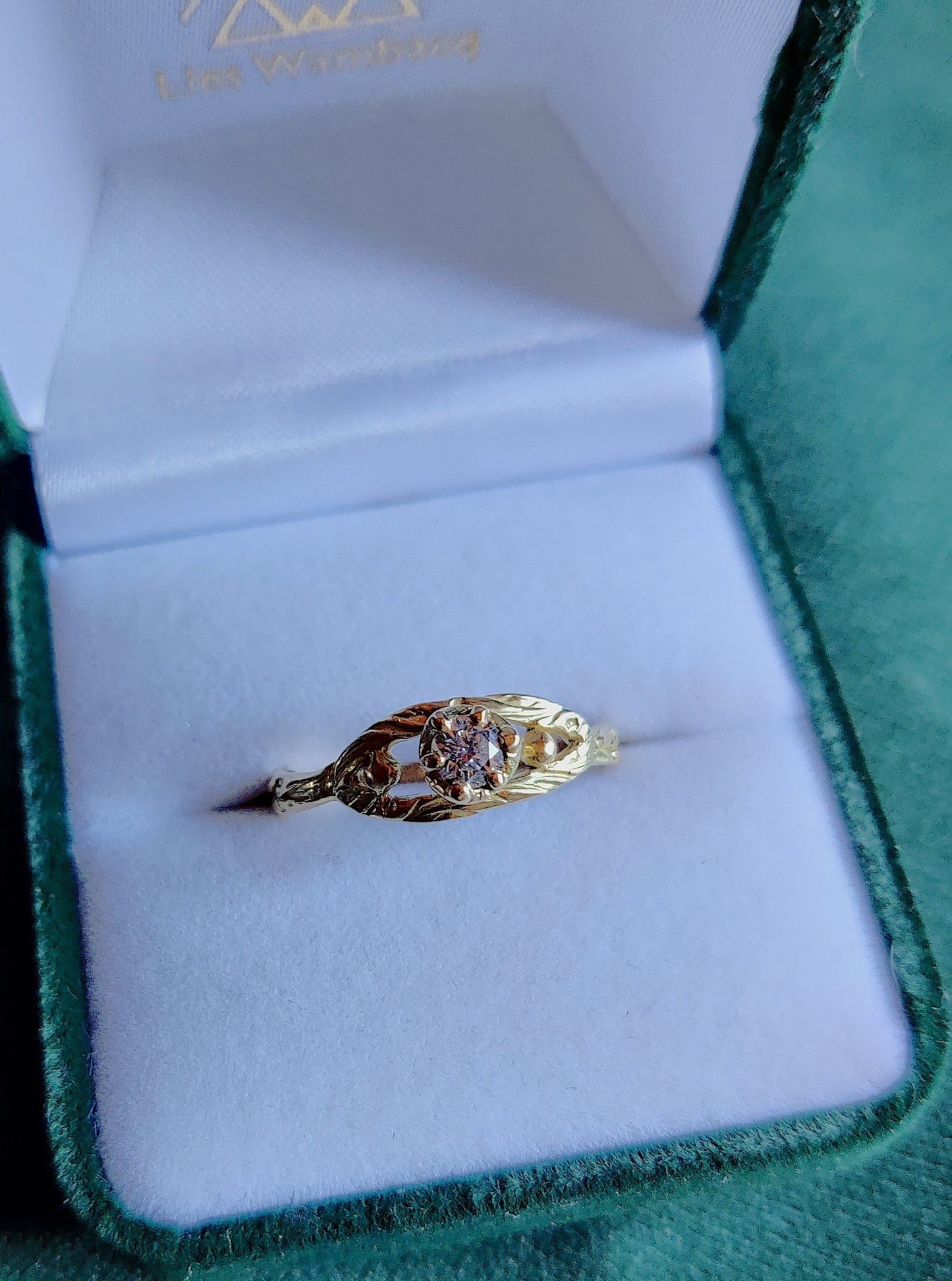 Ring in 18k geel goud met diamant: Roannia