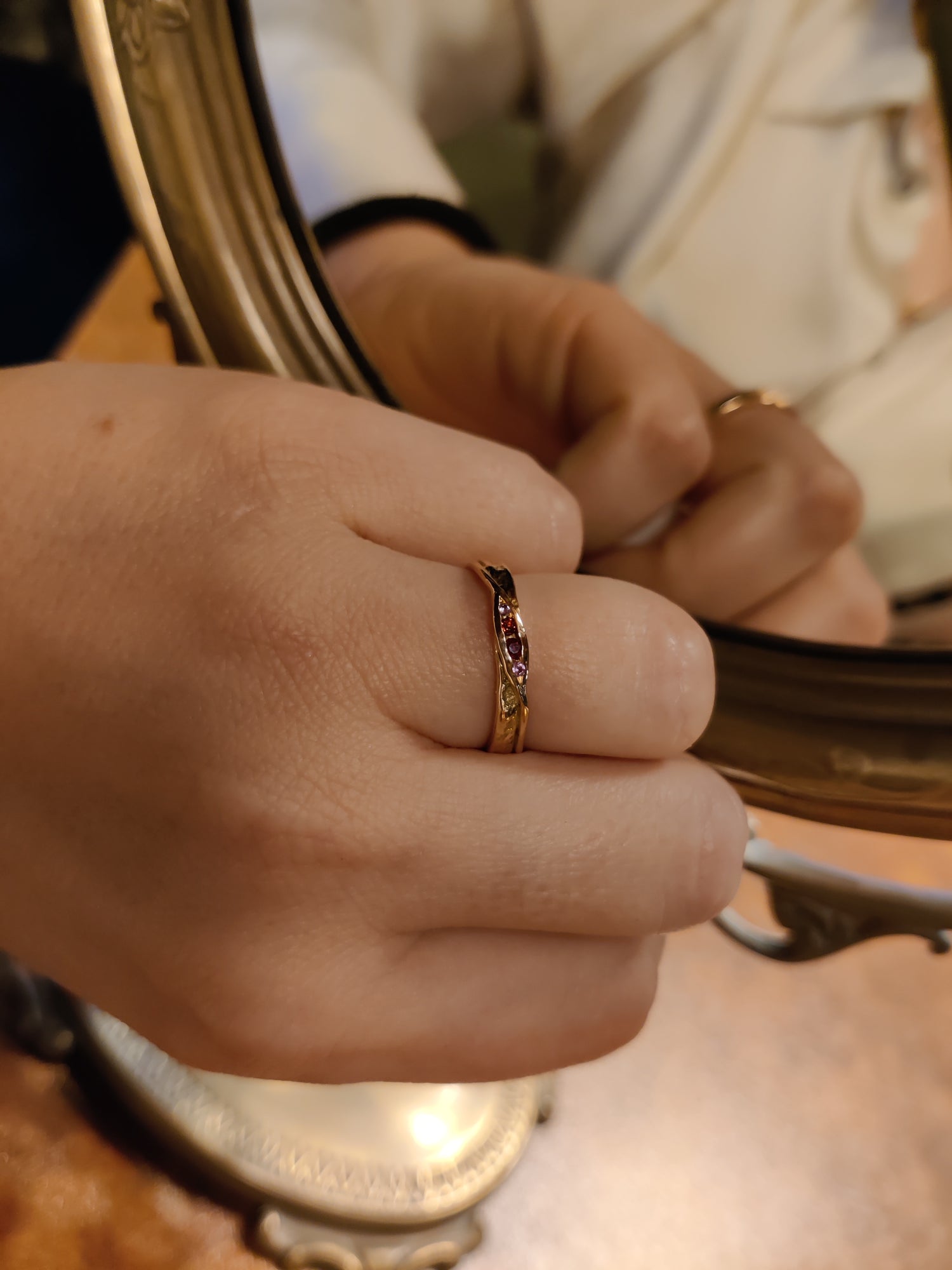 rosé gouden ring met roze steentjes