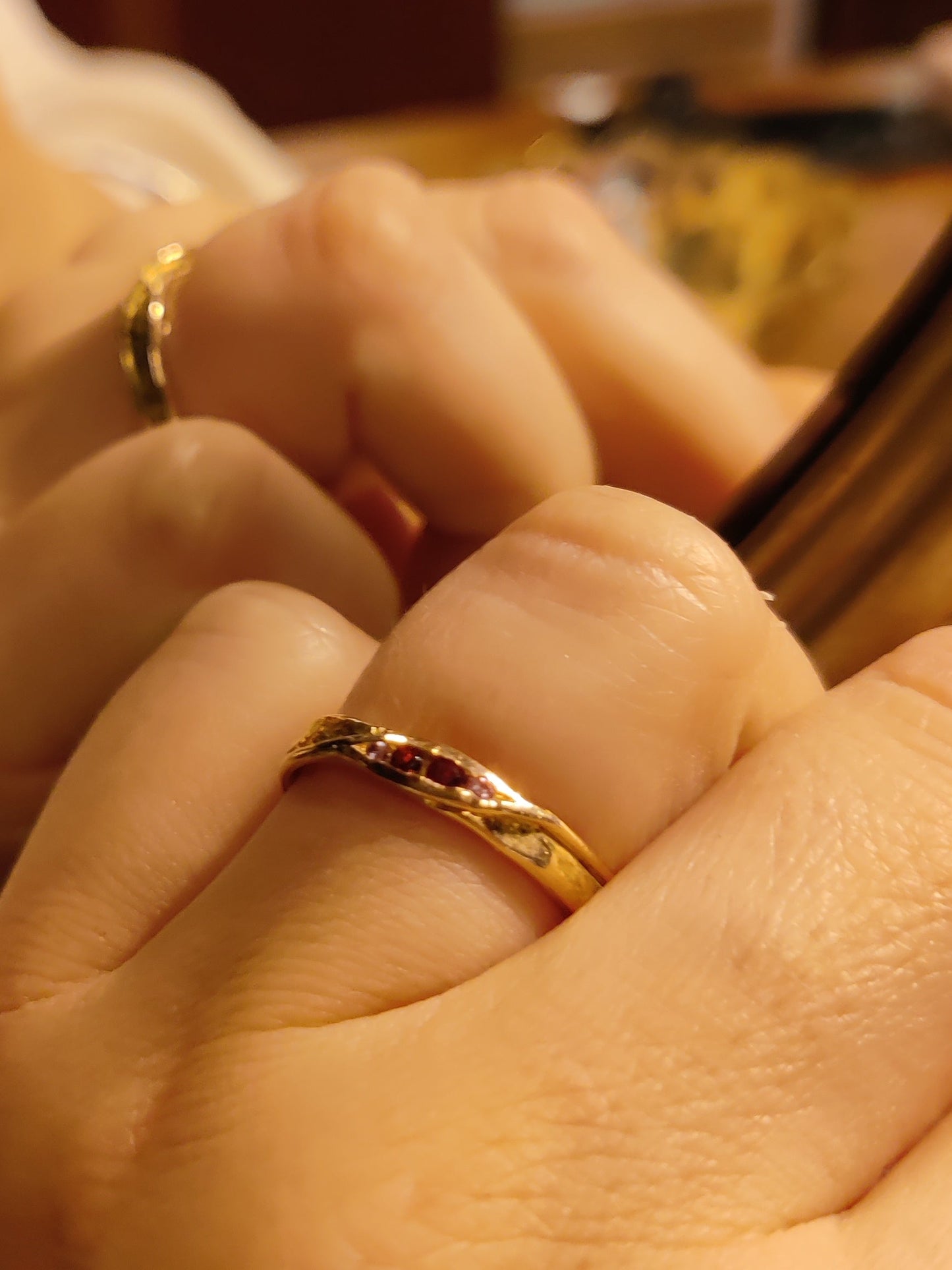 Ring in 18K rosé goud met robijn, granaat, roze saffier en roze toermalijn: Veraline