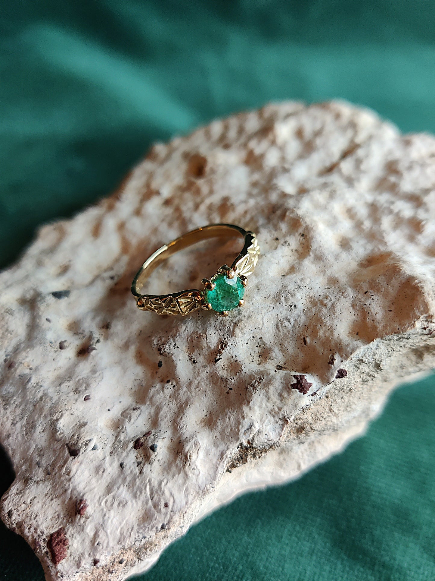 Ring in 18k geel goud met smaragd: Yuna