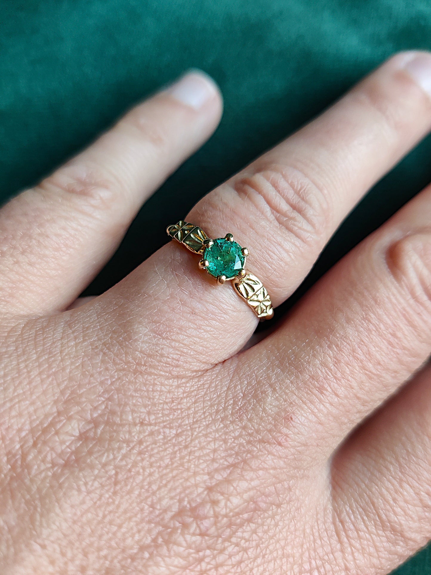 Ring in 18k geel goud met smaragd: Yuna