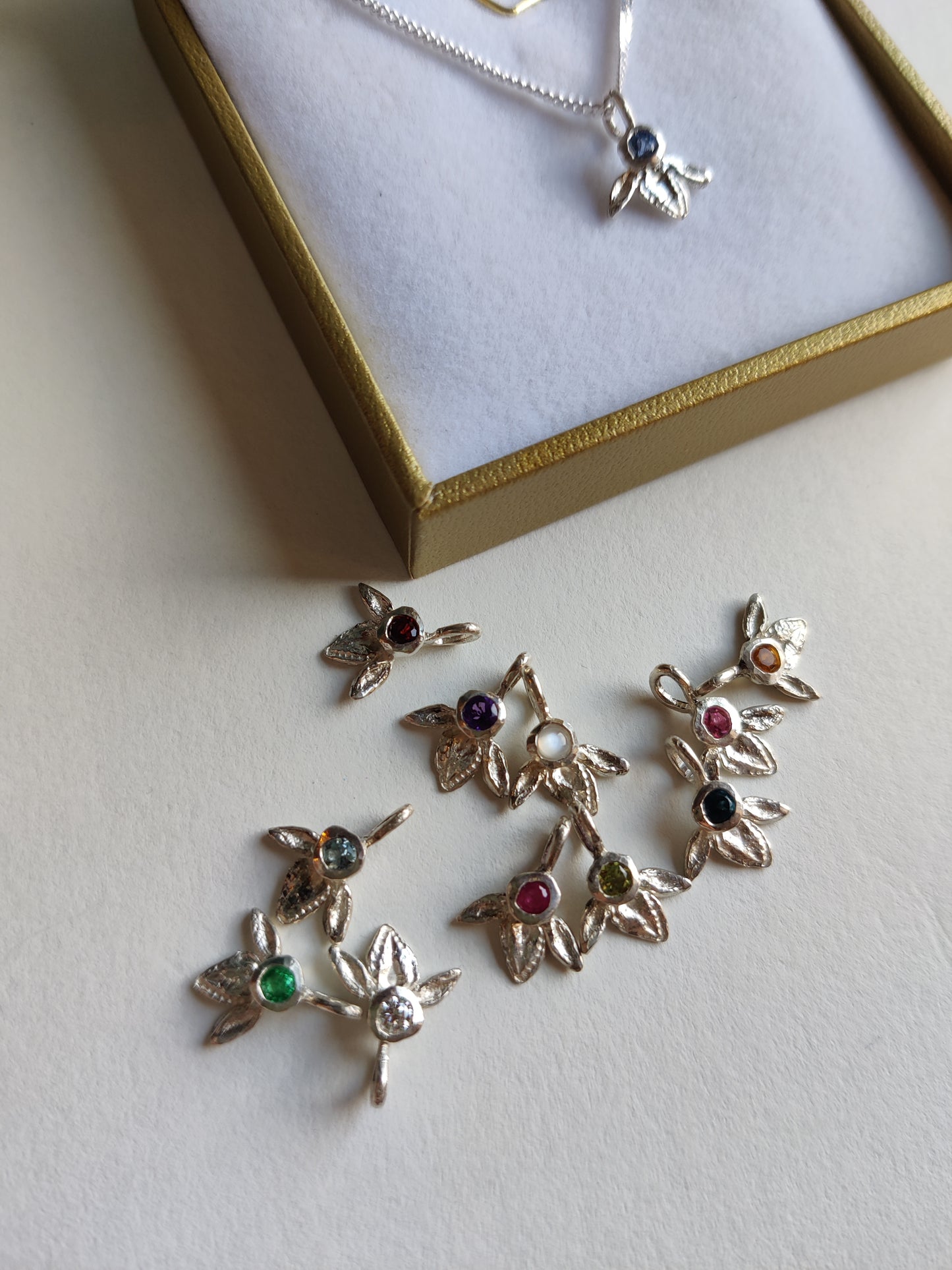 Hanger en ketting in zilver met geboortesteen - Ivy (alle maanden)