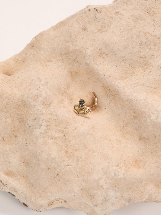 Neuspiercing in 18K rose goud met groene saffier: Nieke