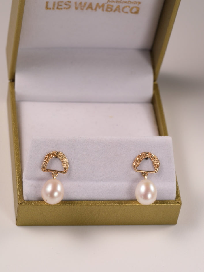 Oorbel in 14k geel goud met parel: Maud