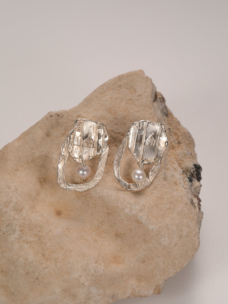 Oorbel in zilver met parel: Enora