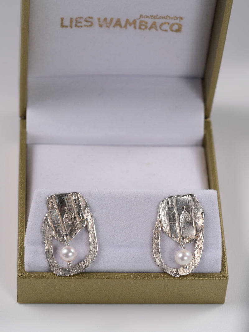 Oorbel in zilver met parel: Enora