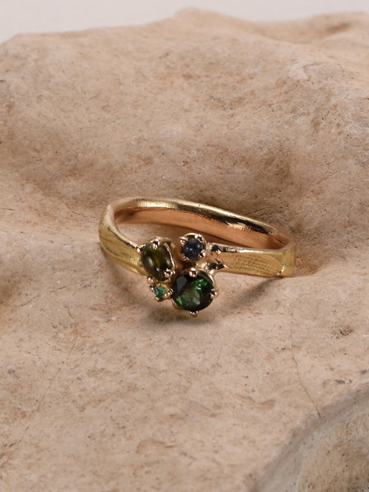 Ring in 18K rosé goud met toermalijn, saffier en smaragd: Rhona