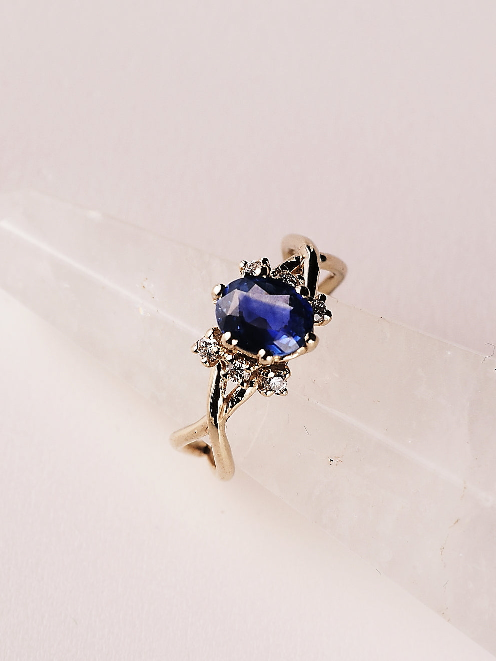 verlovingsring ring 18 wit goud blauwe saffier groot en diamanten ring  Leuven Vlaams-Brabant