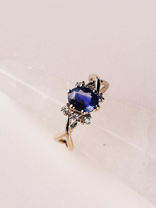 verlovingsring ring 18 wit goud blauwe saffier groot en diamanten ring Leuven Vlaams-Brabant