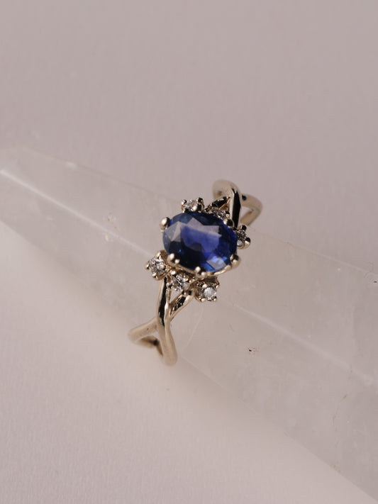 Ring 18K wit goud met Saffier en diamanten: Linnea