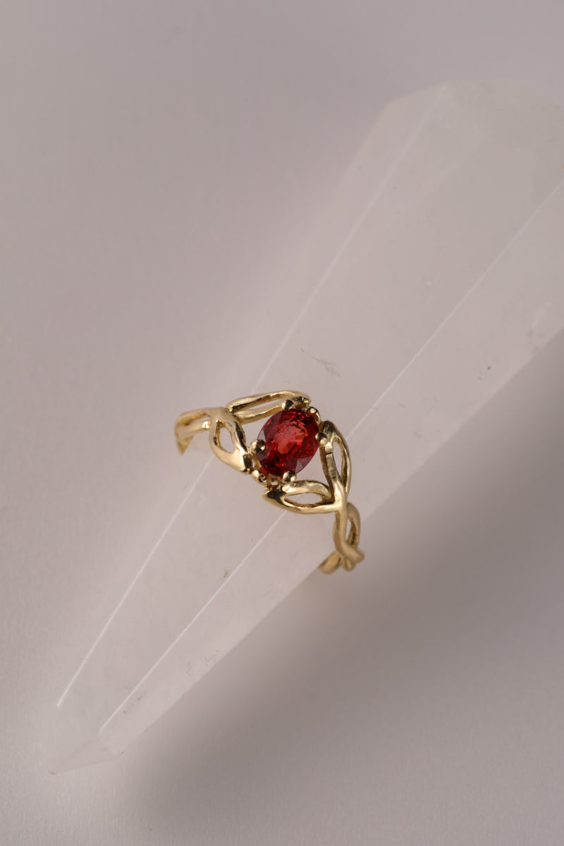 Ring in 18k geel goud met rode saffier - Cecilia