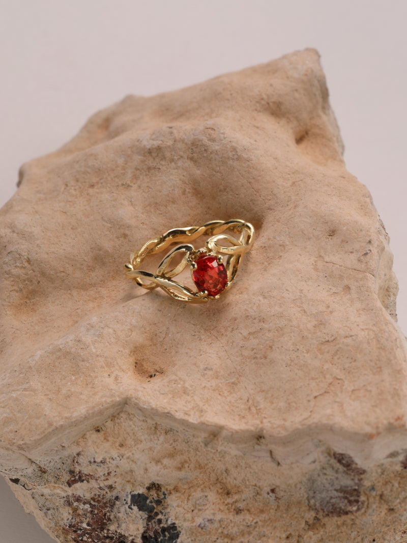 Ring in 18k geel goud met rode saffier - Cecilia