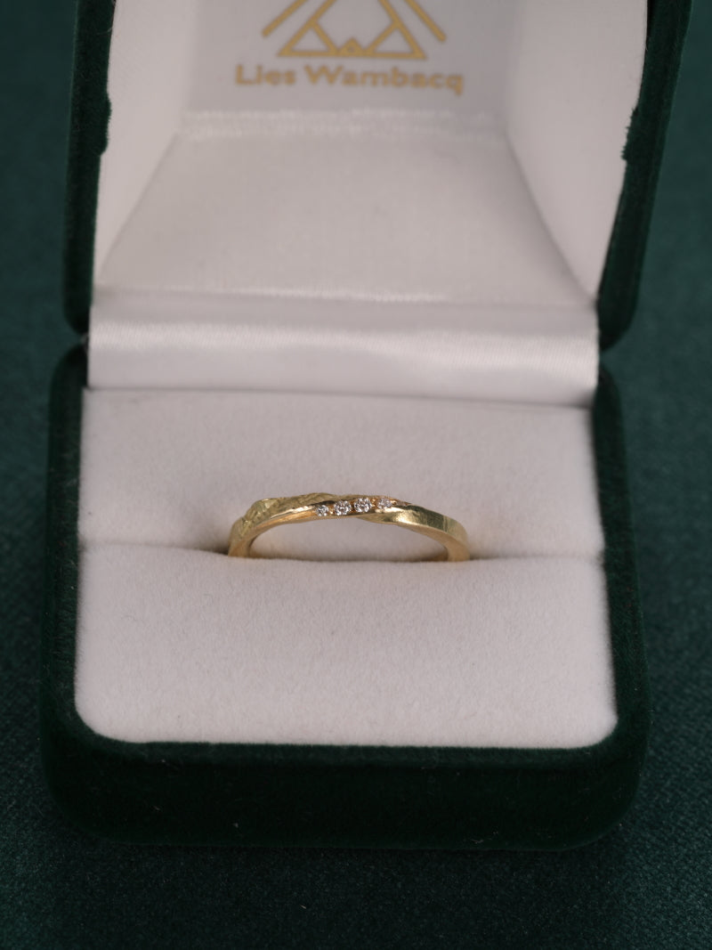 Ring in 18k geel goud met witte diamanten - Clothilde