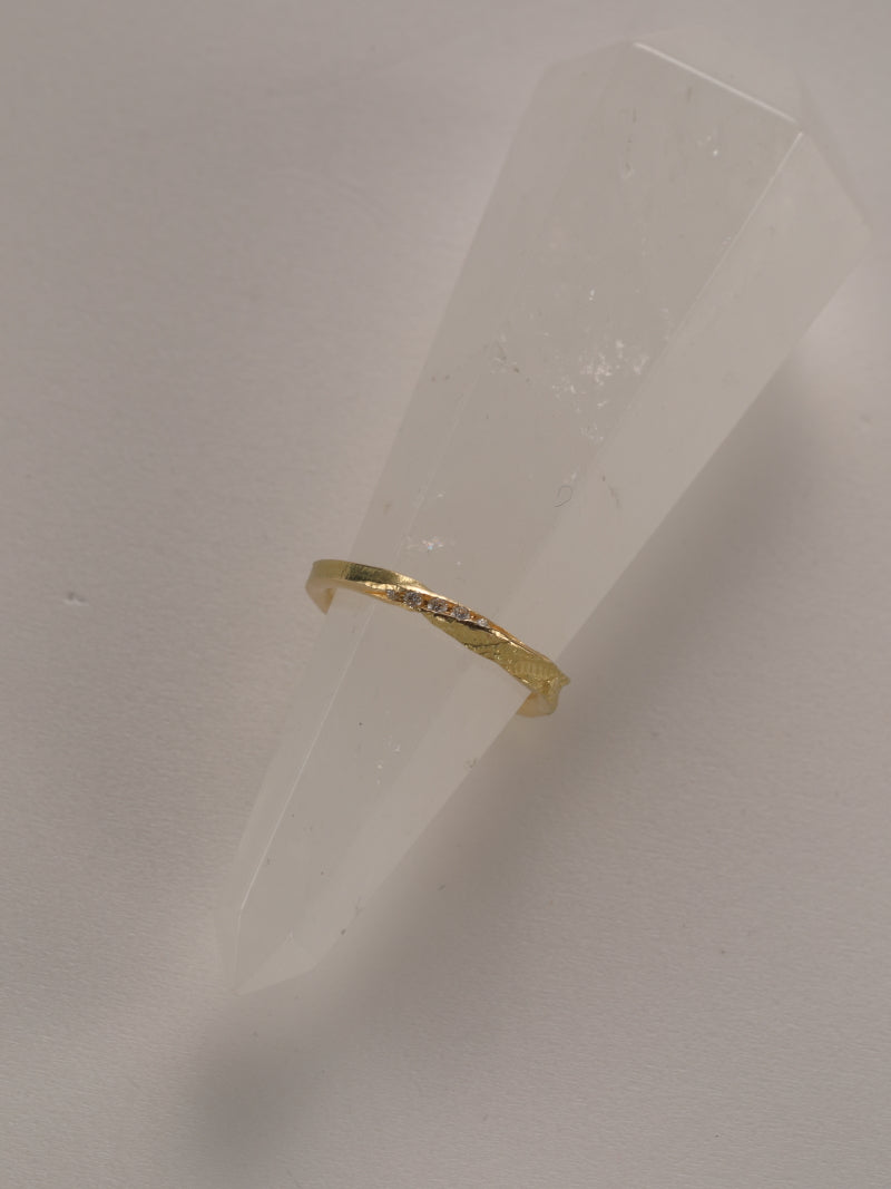 Ring in 18k geel goud met witte diamanten - Clothilde