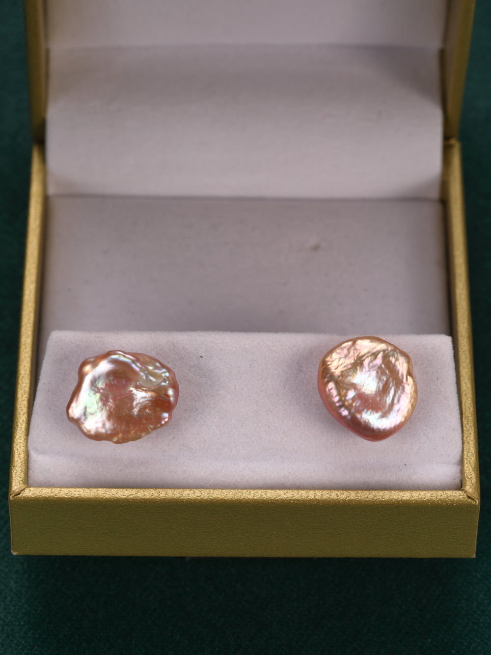 Oorbel in 18k wit goud met parel: Vika