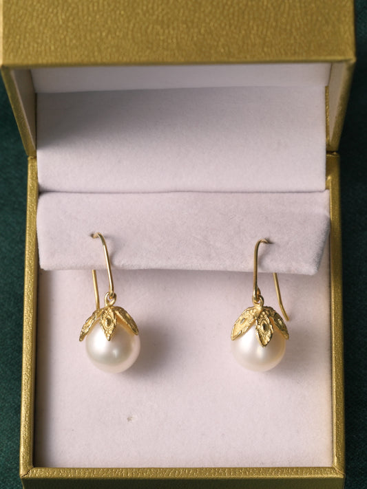 Oorbel in 18k geel goud met parel: Celeste