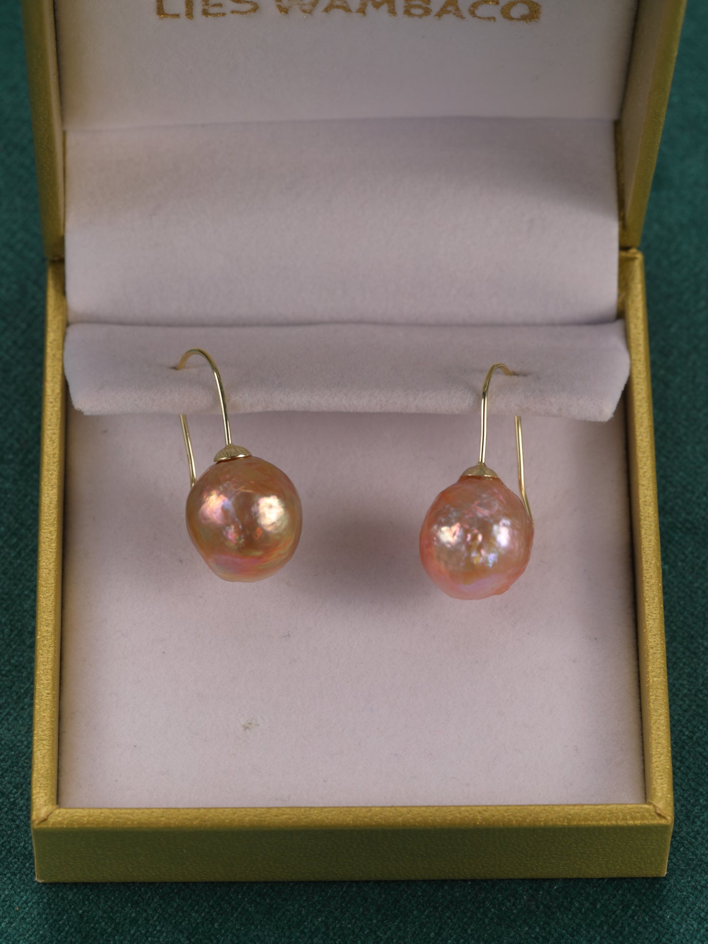 Oorbel in 18K geel goud met Edison Barok parel - Aurora