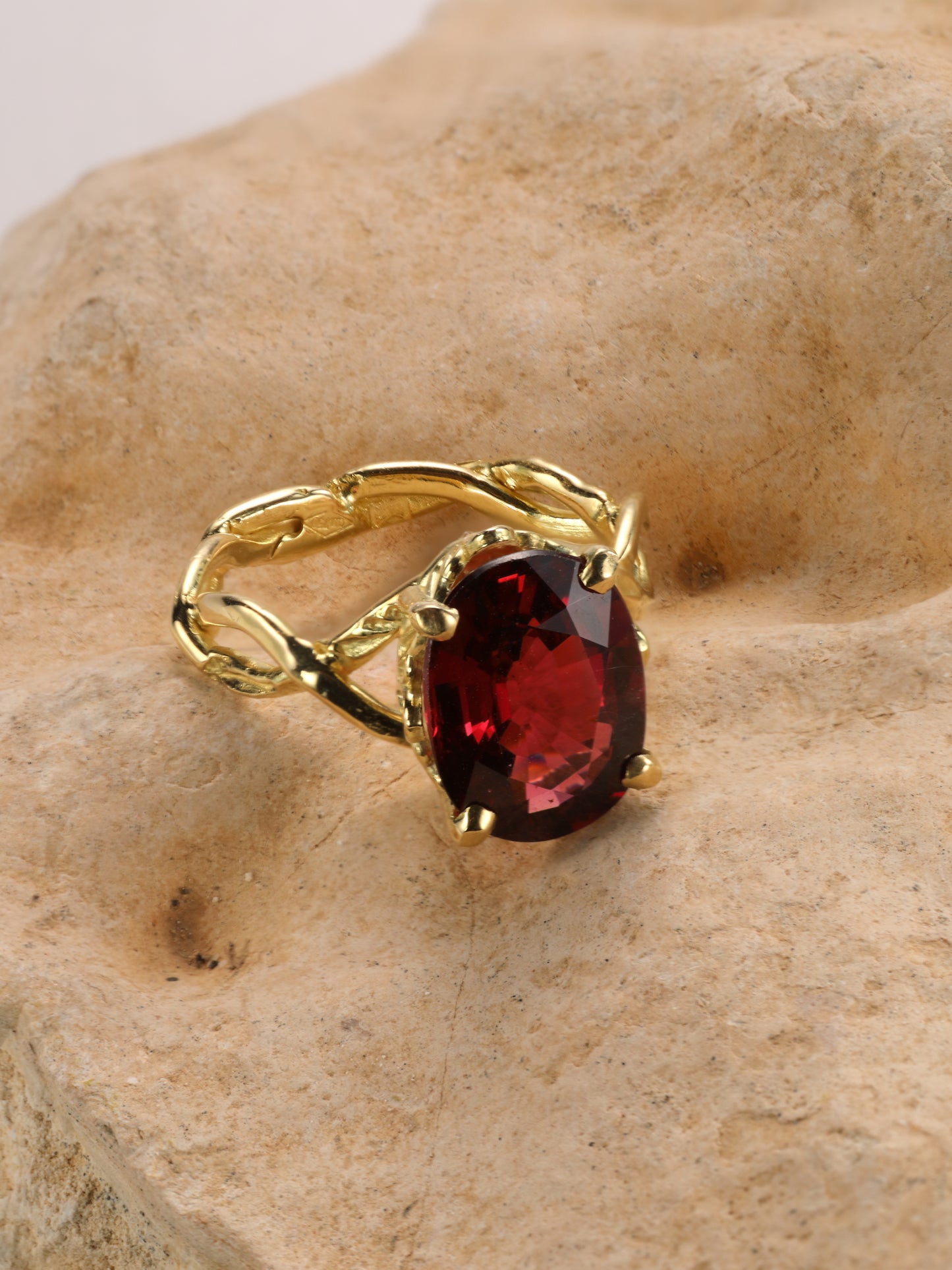 Ring in 18k geel goud met rhodoliet: Talia