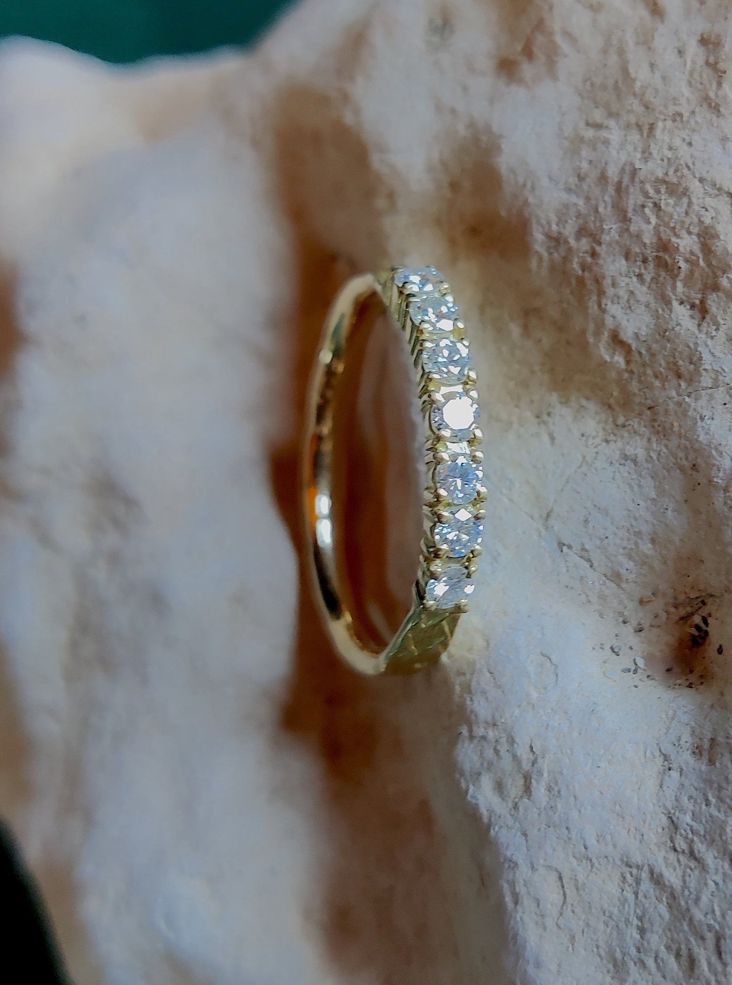 Ring in 18k geel goud met witte diamanten - Stien