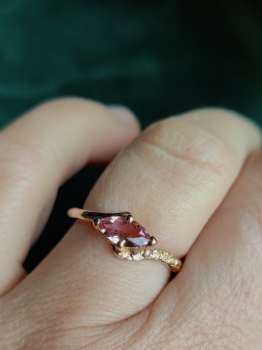 rosé gouden ring met roze edelsteen