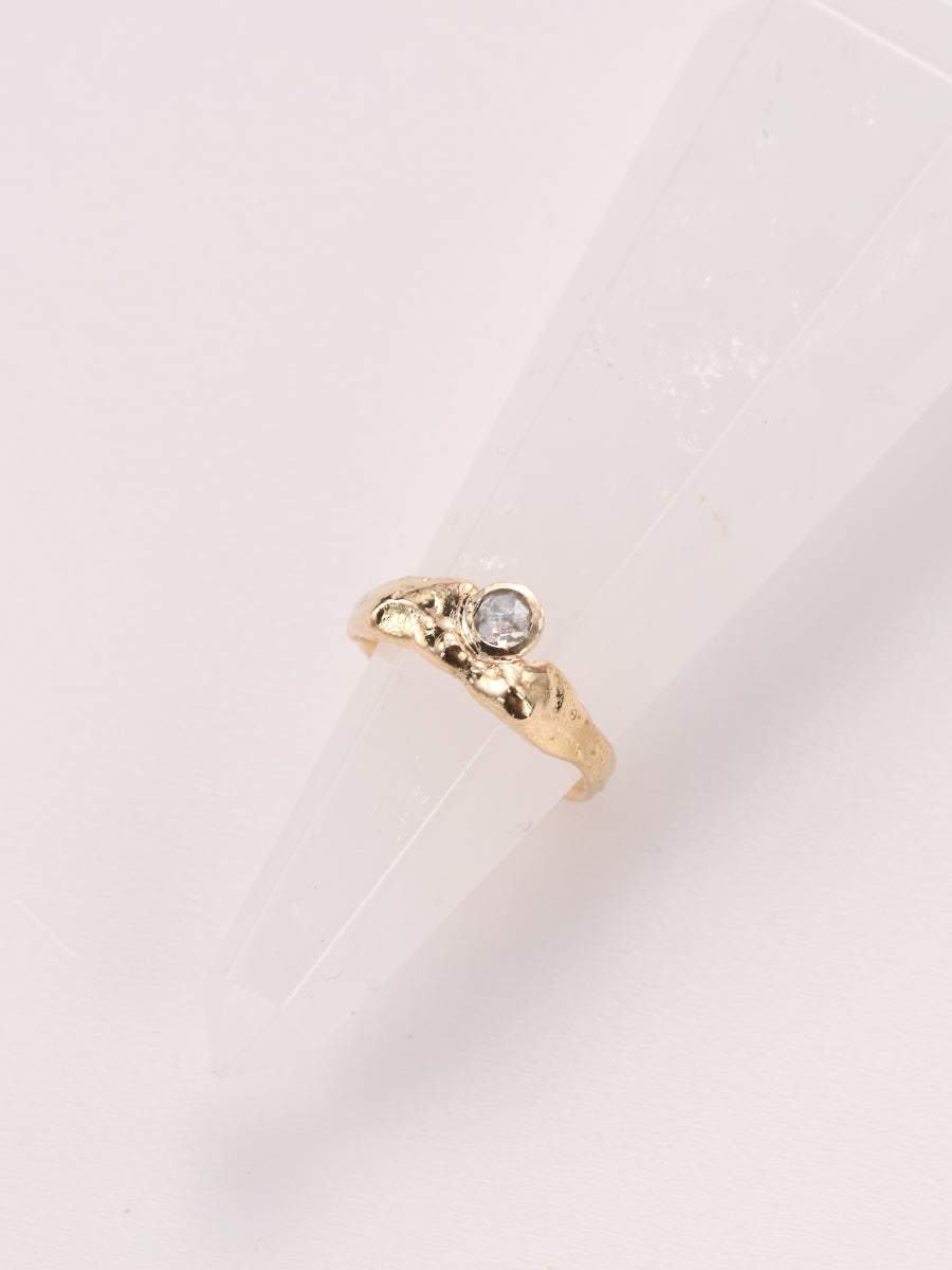 Ring in 18k geel goud met rose cut diamant: Imara