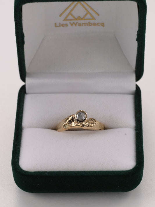 Ring in 18k geel goud met rose cut diamant: Imara