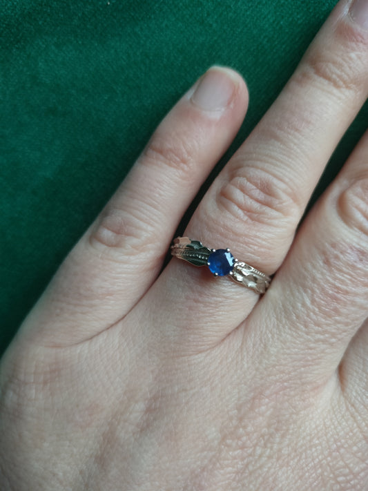 Ring in 18k wit goud met blauwe saffier - Lea