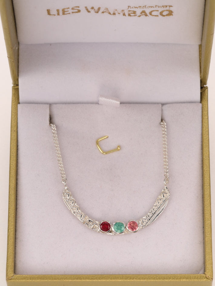 Ketting in zilver met robijn, toermalijn en smaragd: Lone