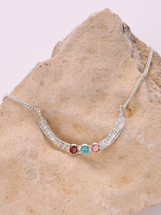 Ketting in zilver met robijn, toermalijn en smaragd: Lone