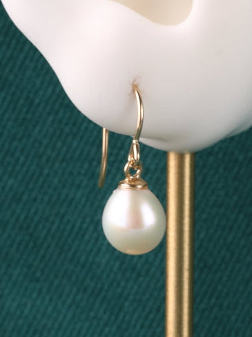 Oorbel in 14k geel goud met parel: Artemis