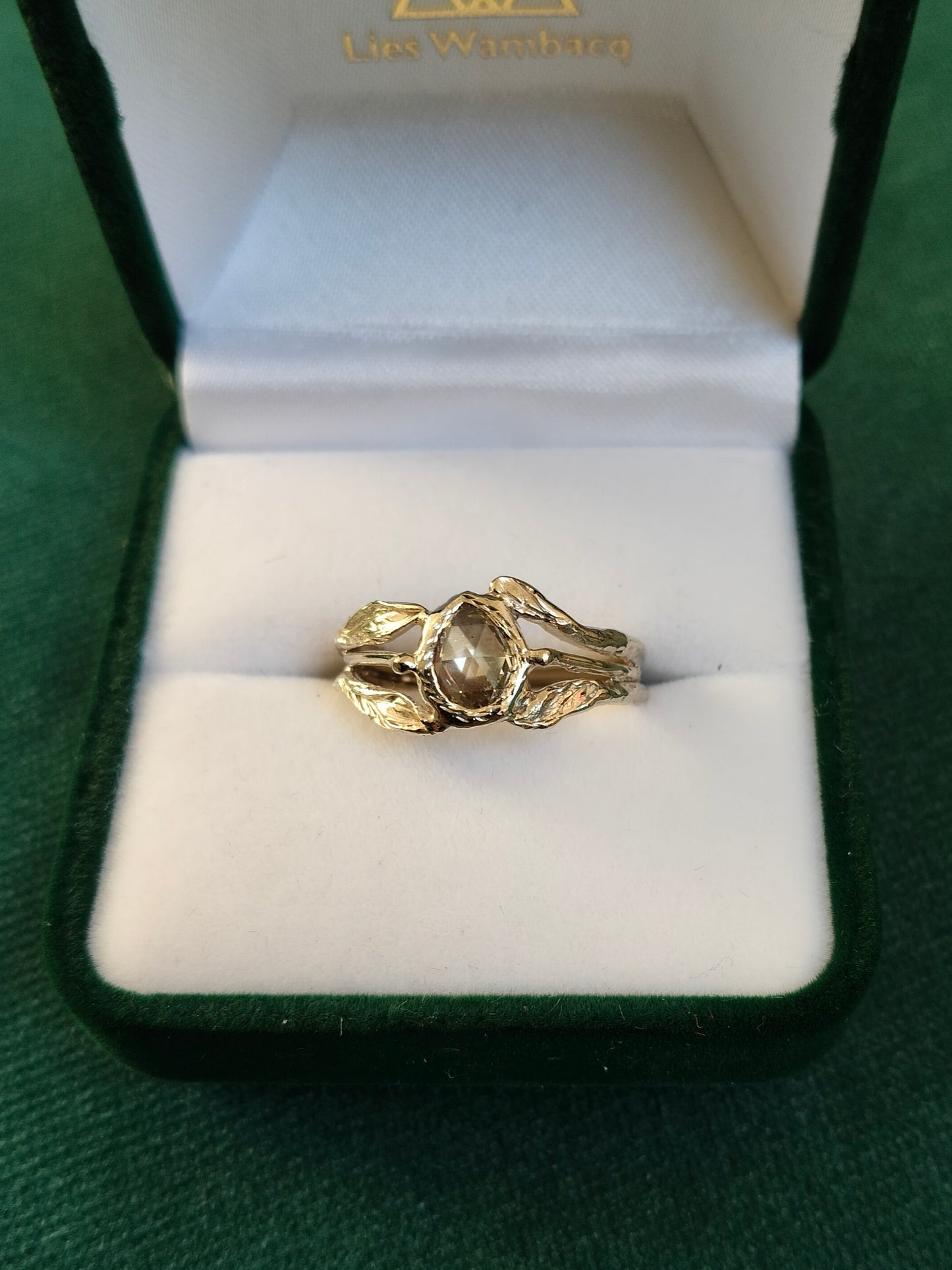 Ring in 18 K wit goud met roos geslepen diamant: Joline