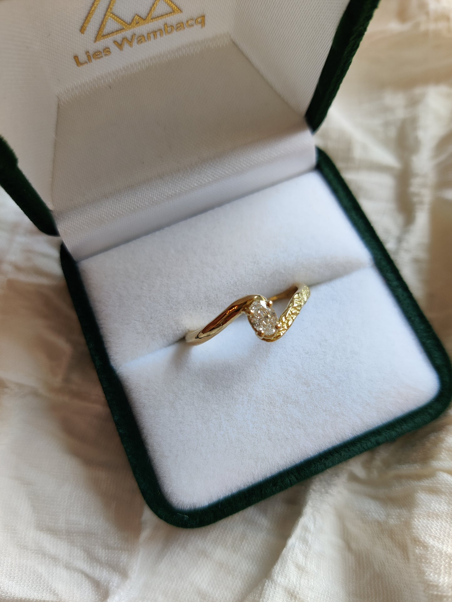 Verlovingsring 18k met diamant: op maat gemaakt
