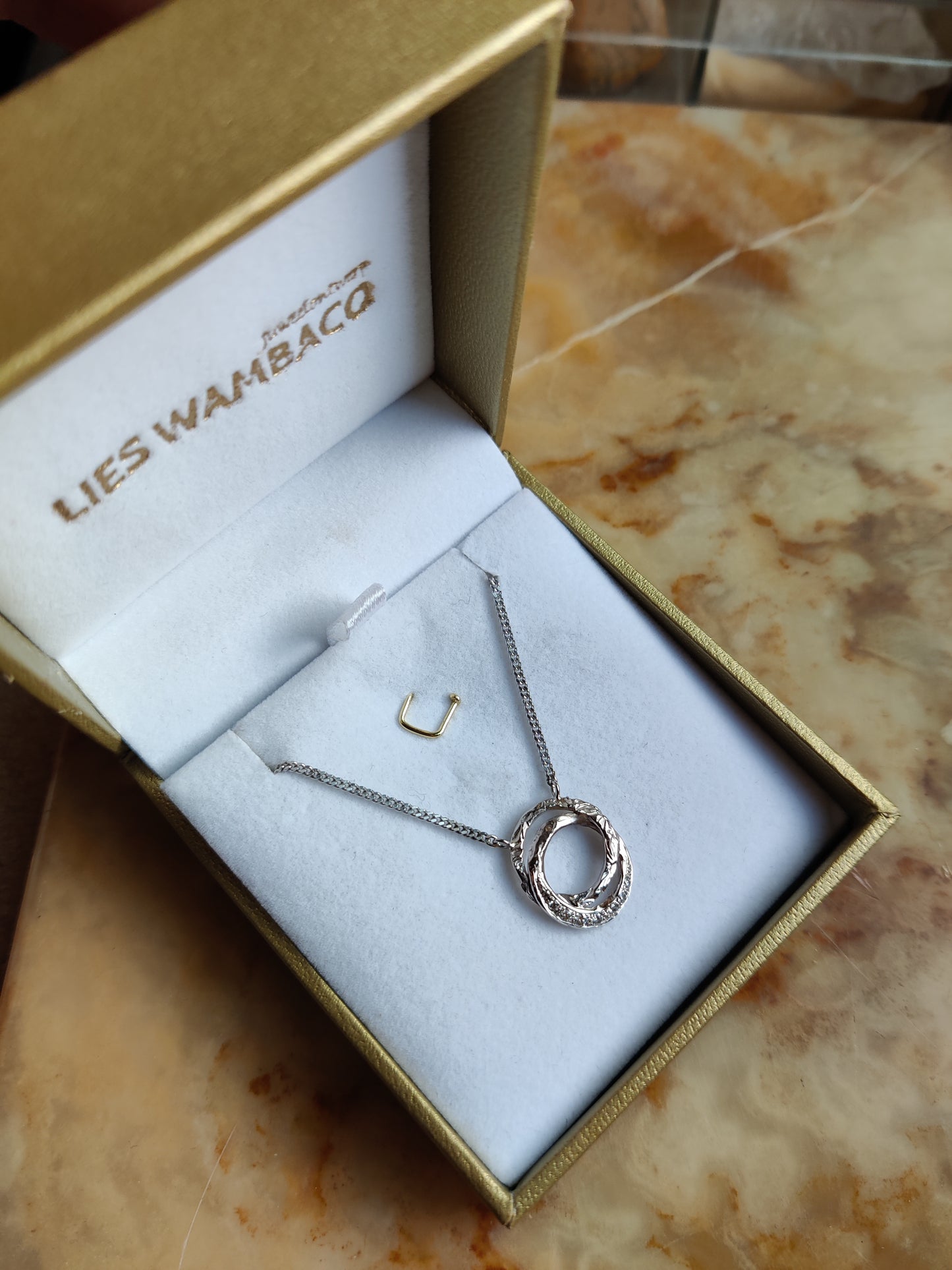 Verlovingsring 18k met diamant: op maat gemaakt