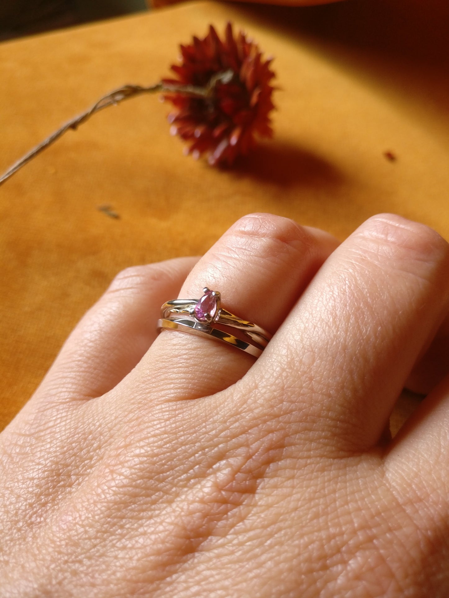 Ringen in 18k wit goud met roze toermalijn: op maat gemaakt