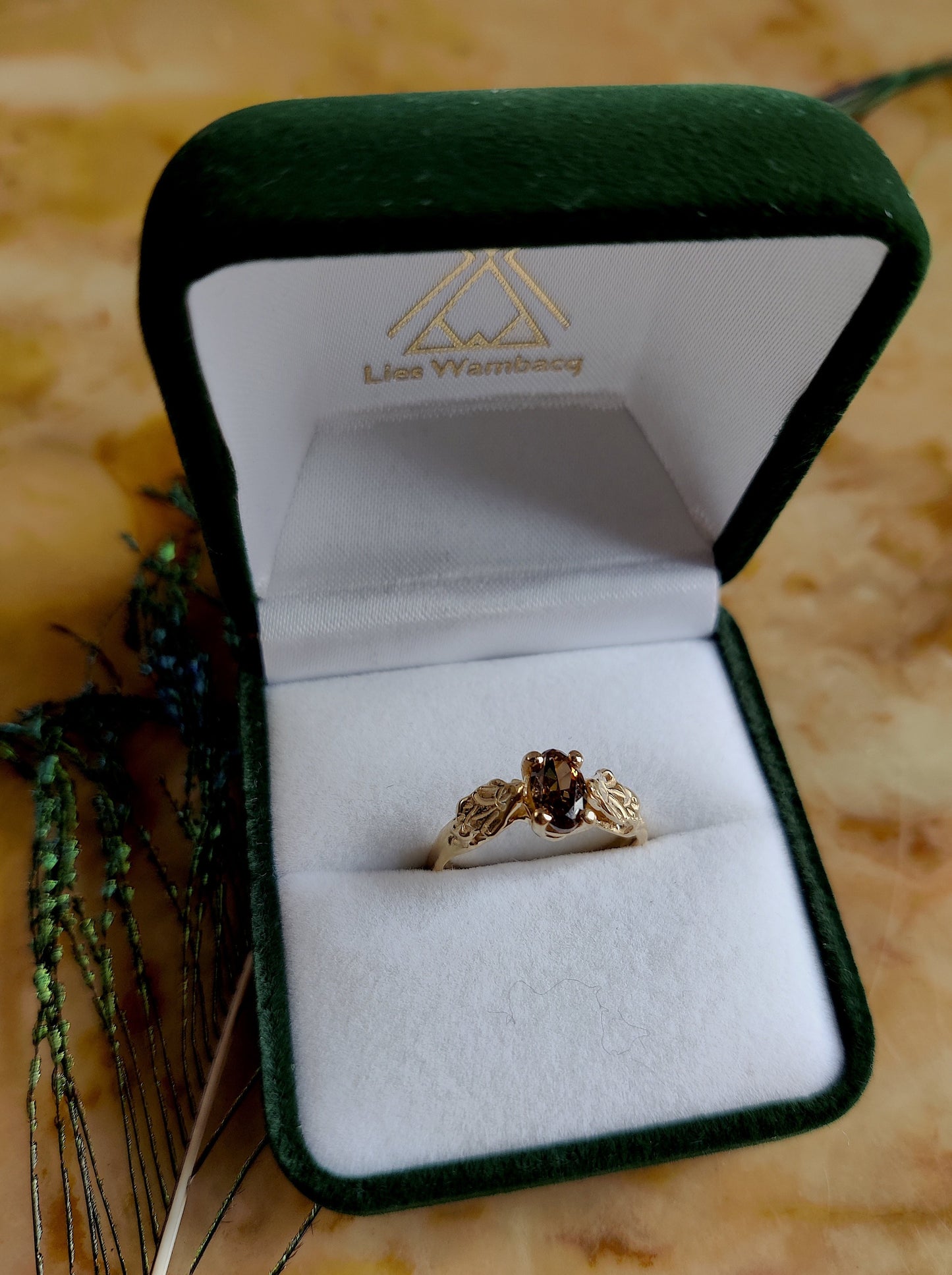 Ring in 18k geel goud met diamant: Op maat gemaakt