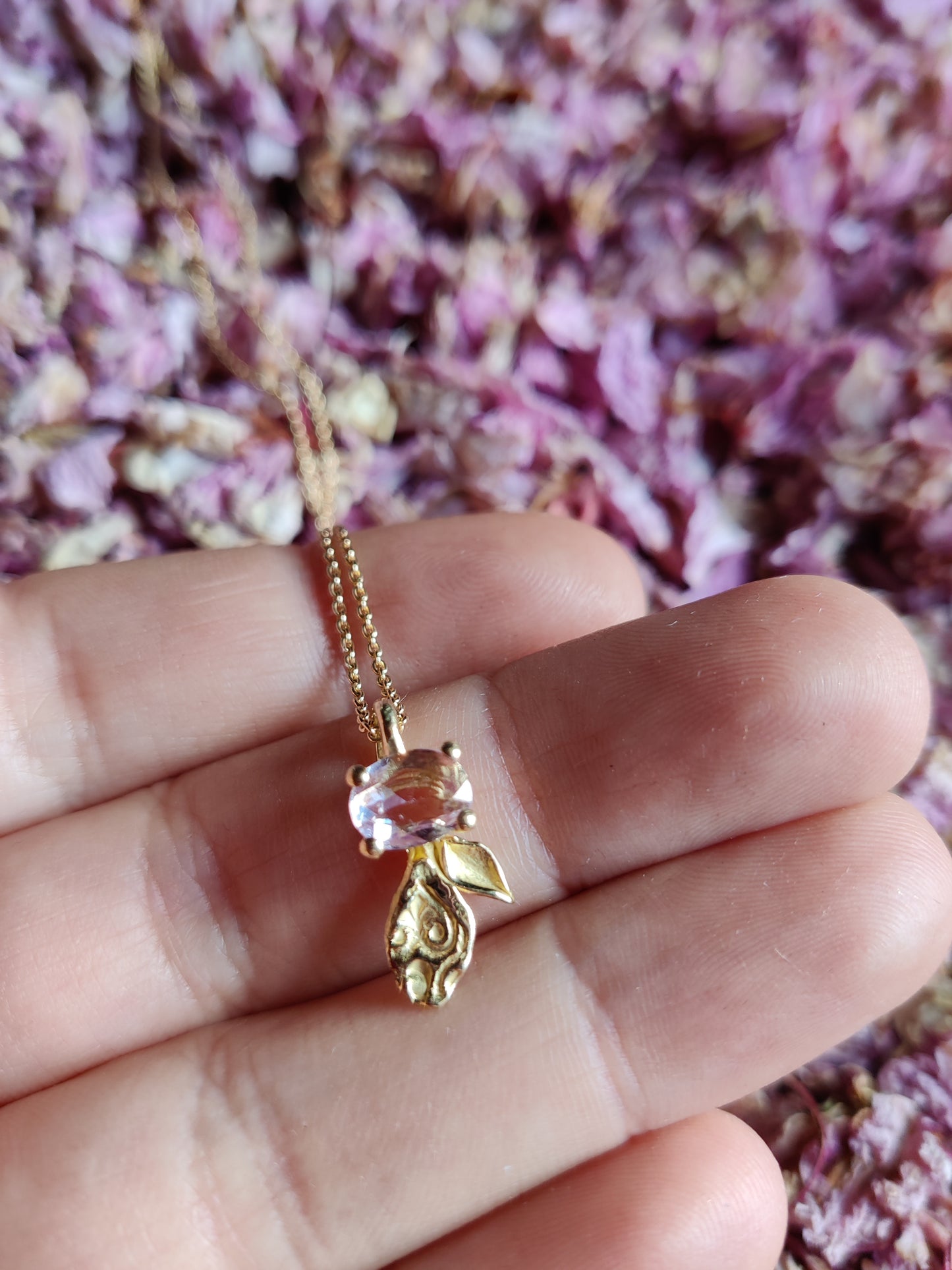 Hanger in 18K geel goud met roze saffier: Blossom