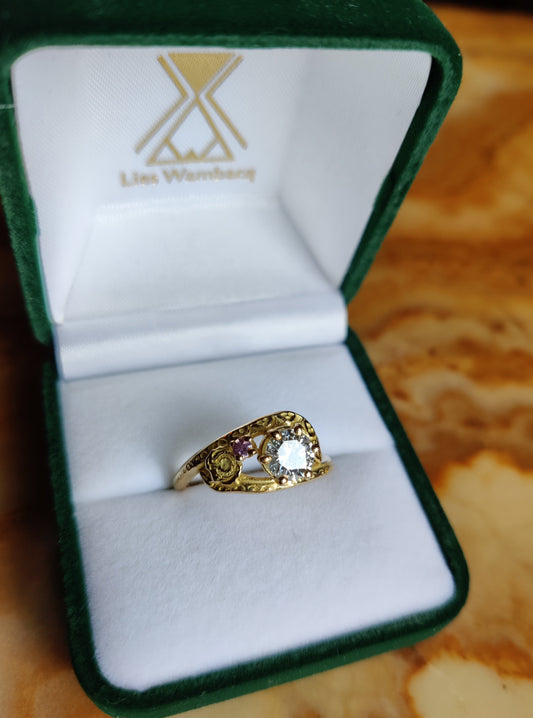 Verlovingsring in 18k geel goud met diamant: op maat gemaakt