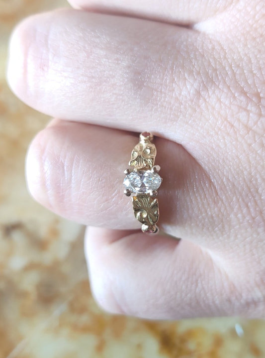 Verlovingsring in 18k wit en geel goud met diamant: op maat gemaakt