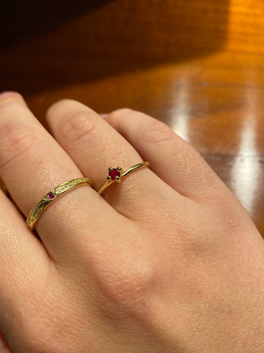 Ringen in 18k geel goud met robijn: op maat gemaakt