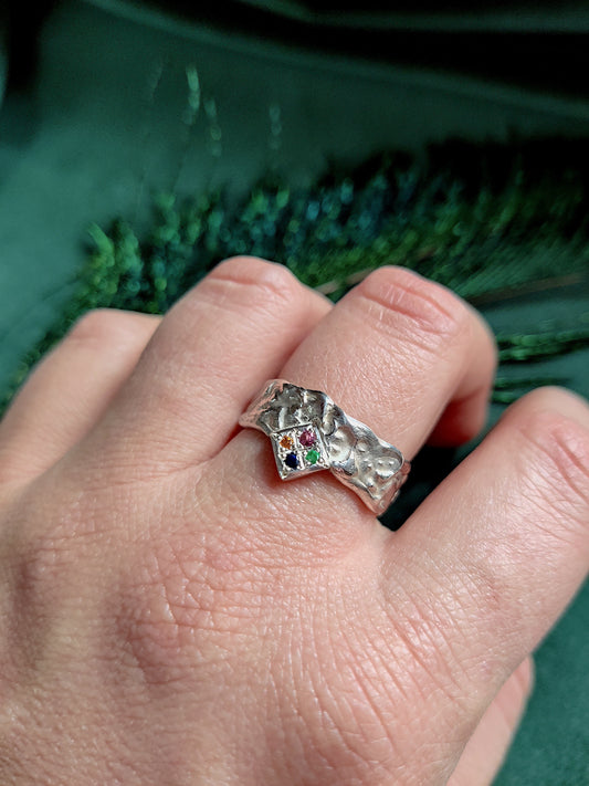Ring in zilver met smaragd, rhodoliet en saffier: King