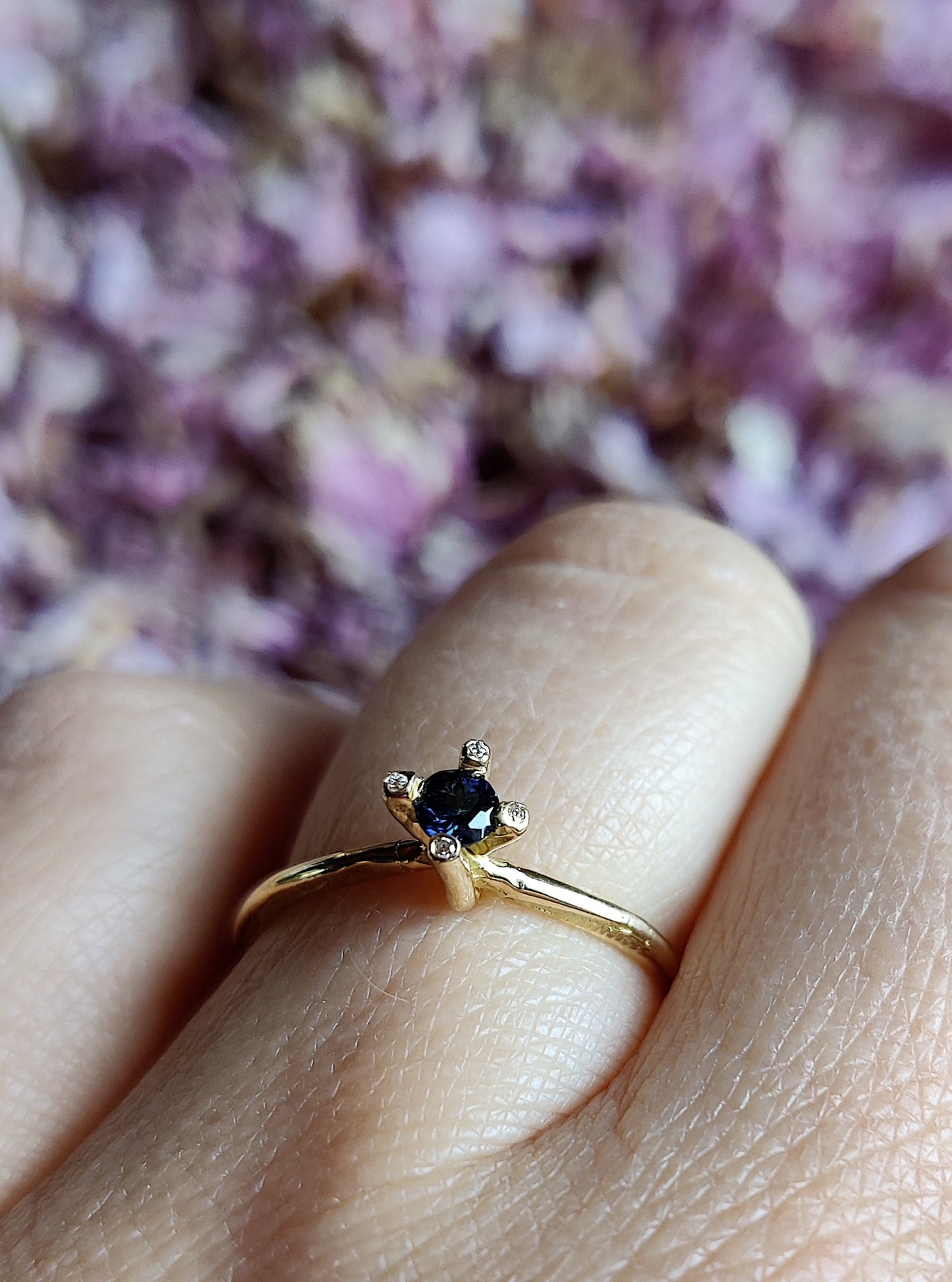 Ring in 18K geel goud met blauwe toermalijn: Mina