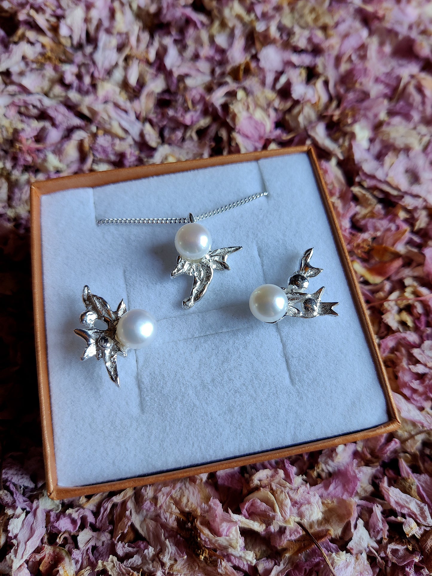 Set van ketting en oorbel in zilver met zoetwaterparel: Bouton bouquet