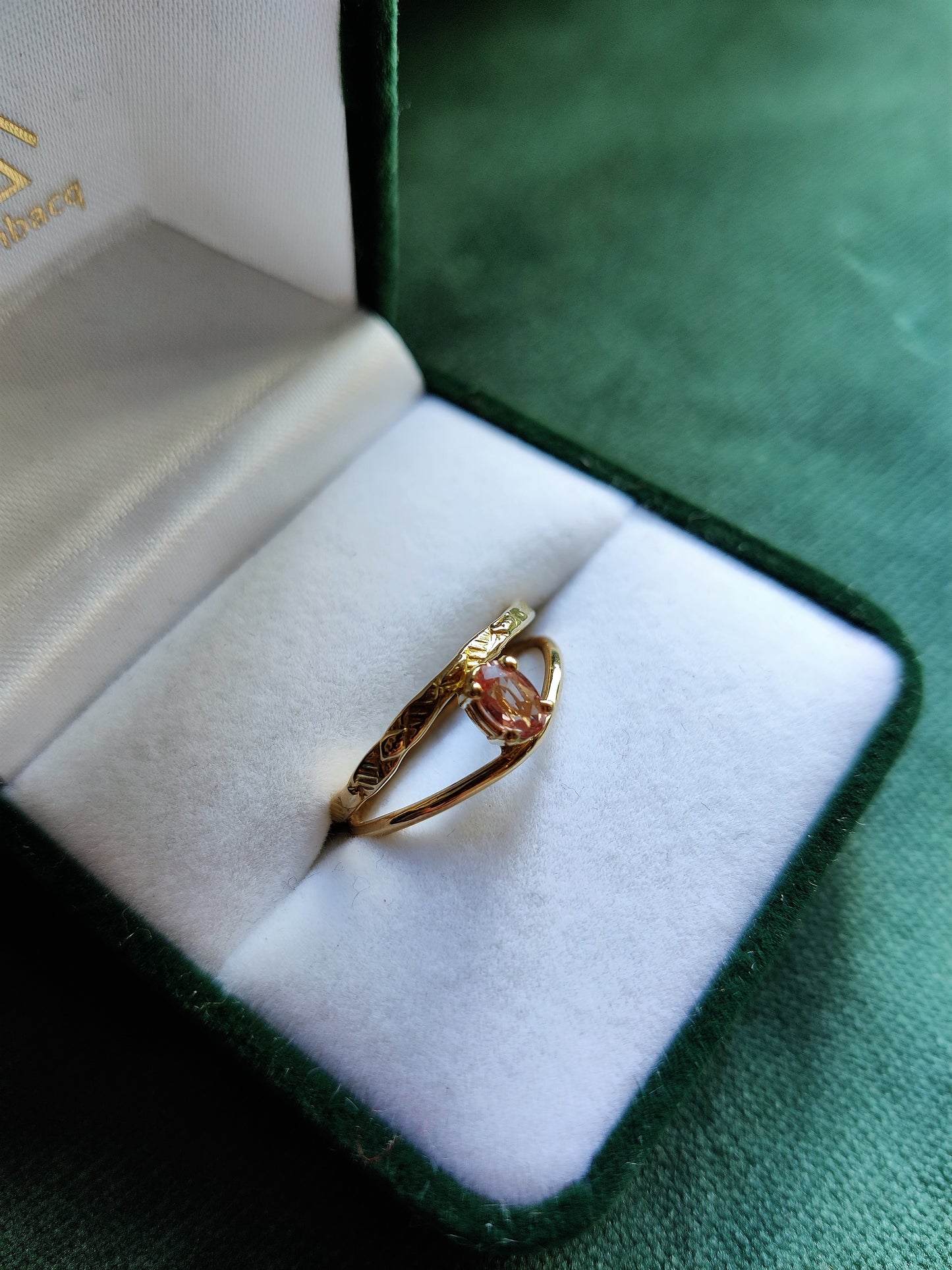 Ring in 18k geel goud met roze saffier - Sofie